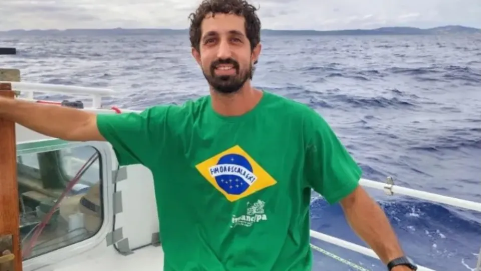 Primeiro integrante solto da Flotilha Global Sumud denuncia violência