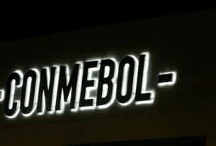 Racing 'não liga' para multa e aposta em pirotecnia mesmo após sanções