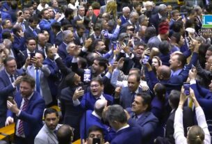 Retaliação a deputados do Centrão deve empurrar grupo cada vez mais para a oposição, avaliam apoiadores de Bolsonaro