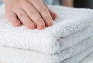 Saiba como lavar e deixar as toalhas macias