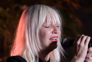 Sia enfrenta batalha judicial com ex-marido por guarda do filho do casal