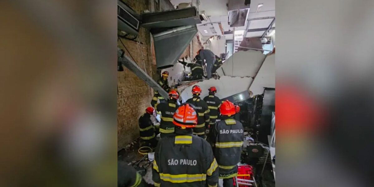 Uma pessoa morre após desabamento de teto de restaurante em SP