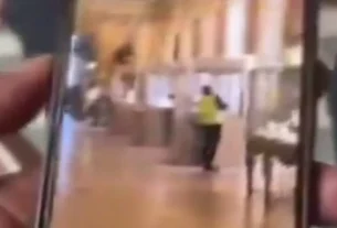 Vídeo mostra assaltantes roubando joias de Napoleão no Louvre