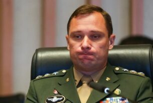 Após decisão do STF, tornozeleira eletrônica de Mauro Cid é retirada