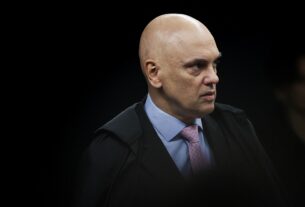 É #FAKE que foto mostre Moraes 'aprovando' cela de Bolsonaro na Papuda; imagem é de 2023