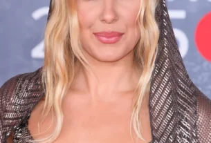 Estrela de 'Stranger Things' acusa colega de assédio e bullying; entenda