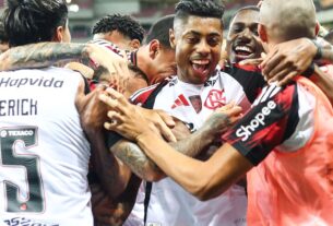 Flamengo goleia Sport e assume liderança; Palmeira vence Santos