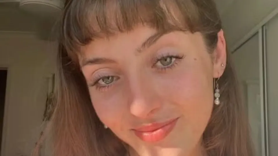 Jogadora de futebol morre após ser atingida por raio durante treino