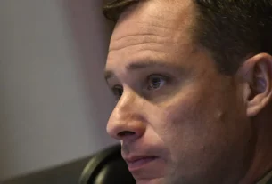 Mauro Cid tem tornozeleira eletrônica retirada em audiência no STF