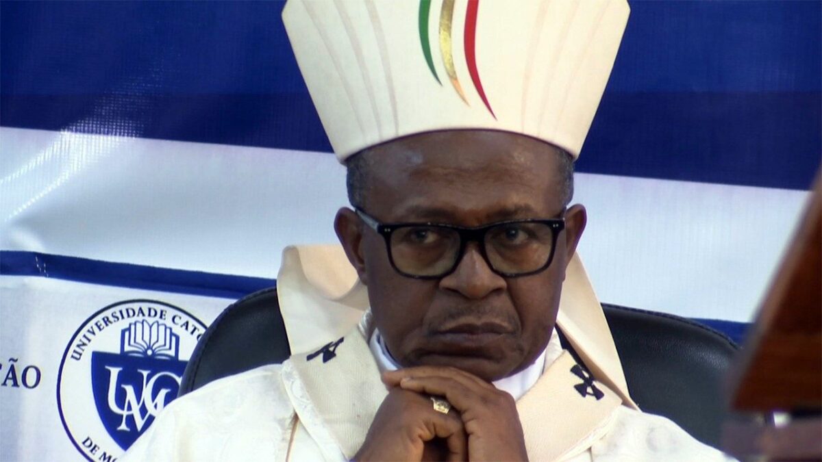 Moçambique - Dom Inácio Saure pede oração pelas vocações