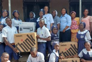 Nigéria: Bispo e religiosas pedem orações pelos alunos raptados