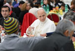 O almoço do Papa com os pobres, sem esquecer as pessoas que sofrem por causa da violência e da fome