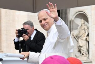 O fotógrafo dos Papas se aposenta após 48 anos de serviço no Vaticano