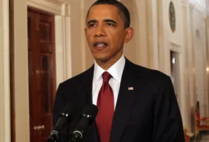 Obama abandona discrição, entra na campanha para eleições locais nos EUA e fala em momento sombrio