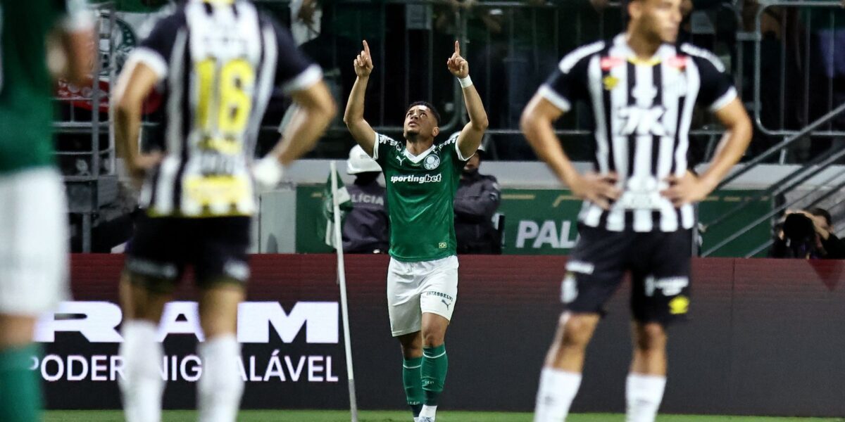 Vitor Roque decide e Palmeiras vence clássico com Santos no Brasileiro