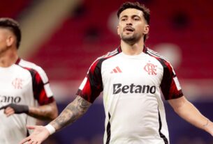 Arrascaeta brilha e Flamengo avança à semi da Copa Intercontinental