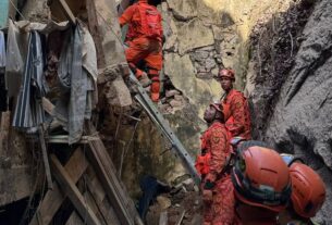 Bombeiros resgatam 17 pessoas de casarão que desabou no Rio