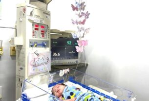 HEMNSL desenvolve ação especial para estimulação visual de recém-nascido