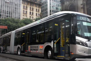 Sem receber 13º salário, motoristas de ônibus de SP entram em greve