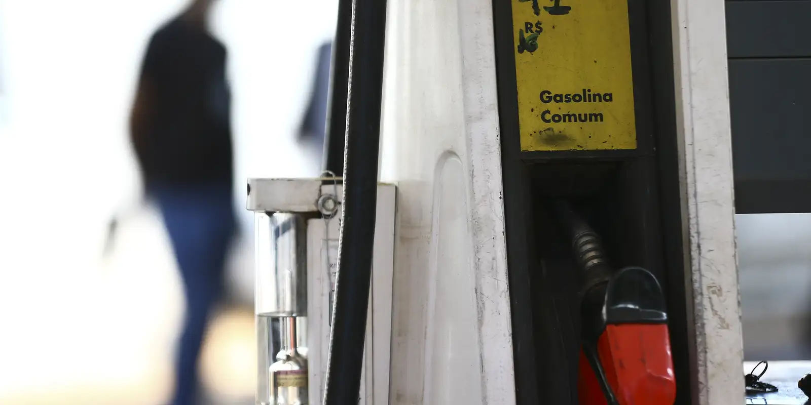 Governo endurece fiscalização com multas de até R$ 500 milhões e prorroga subvenção de R$ 2,12 no diesel para frear alta abusiva de combustíveis