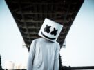O Balde de Marshmallow no Palco Mundo: O Que o Fenômeno Enigmático do DJ Mascarado Revela Sobre a Nova Era da Cultura Pop Global