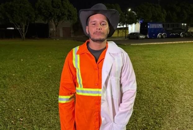 “Minha mãe foi minha força”: Gari de Goiânia enfrenta escala de 12×36, faz entregas e conquista diploma de Enfermagem