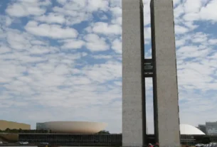 Com 2% de diferença na disputa presidencial e avanço conservador no Congresso, analista da UnB aponta reconfiguração do STF e adiamento do fim da escala 6×1