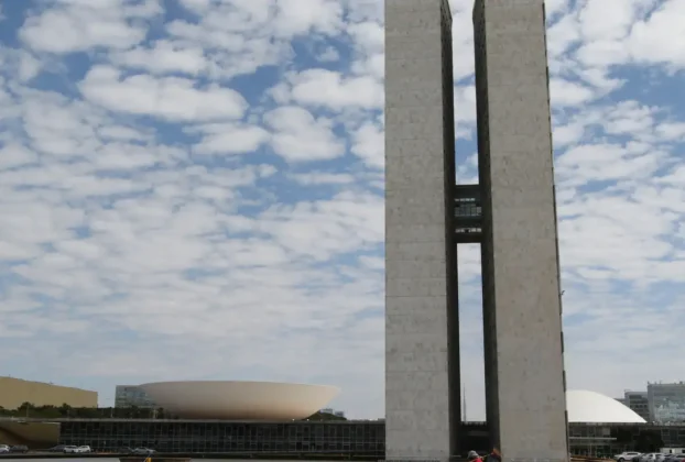 Com 2% de diferença na disputa presidencial e avanço conservador no Congresso, analista da UnB aponta reconfiguração do STF e adiamento do fim da escala 6×1